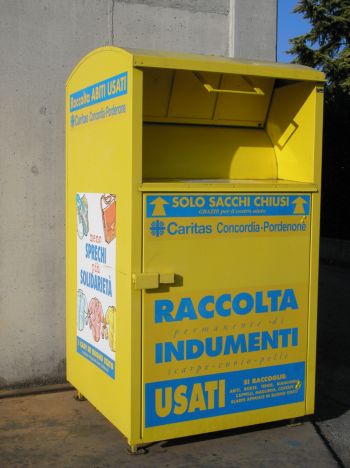 Si avvisa che il cassonetto abiti usati (CARITAS) è stato collocato presso il centro di raccolta comunale